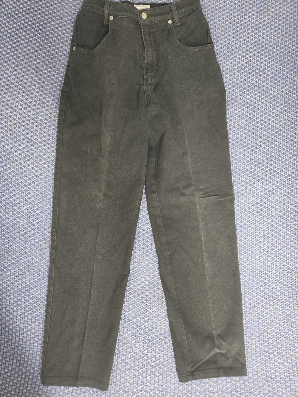 vintage high-waisted black mom jeans feature a relaxed #0055